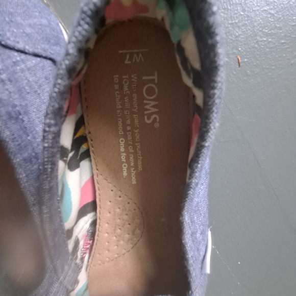 Tom's Slip-ons - Picture 2 of 4